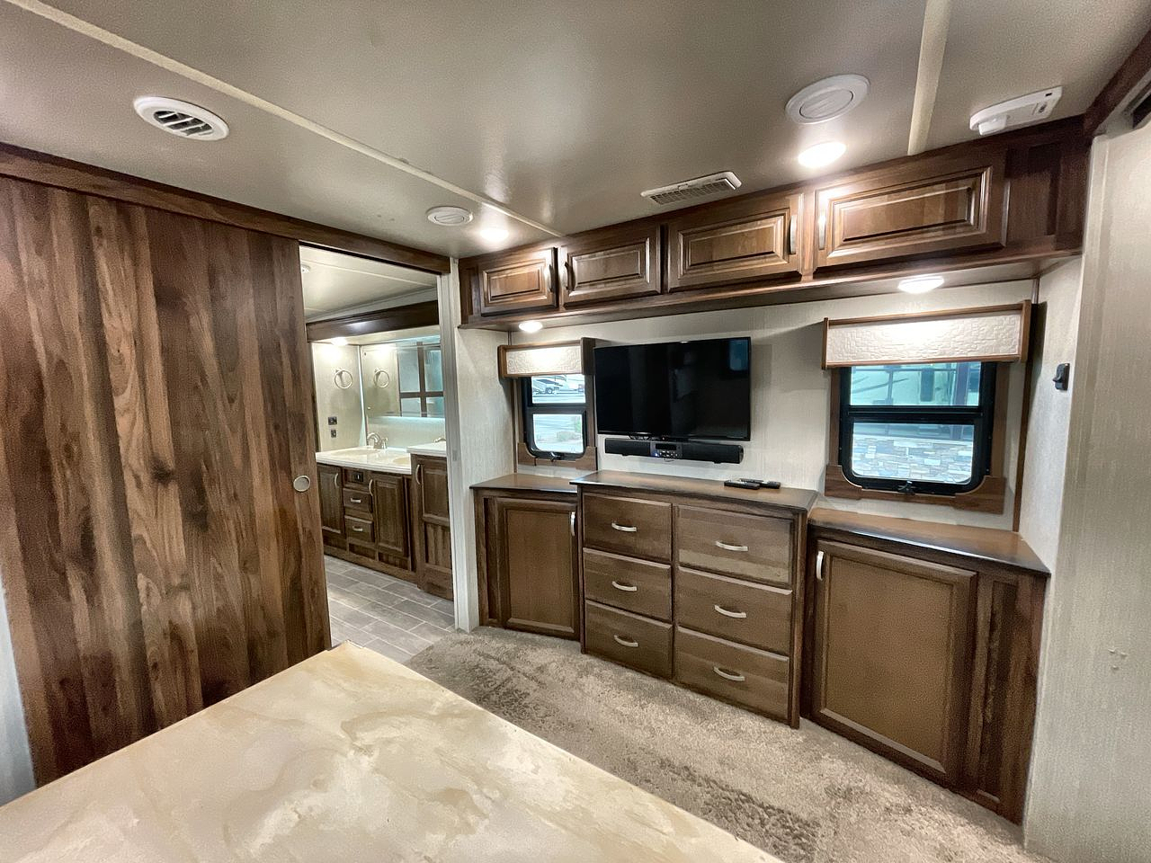 2019 COLUMBUS 383FB PALOMINO