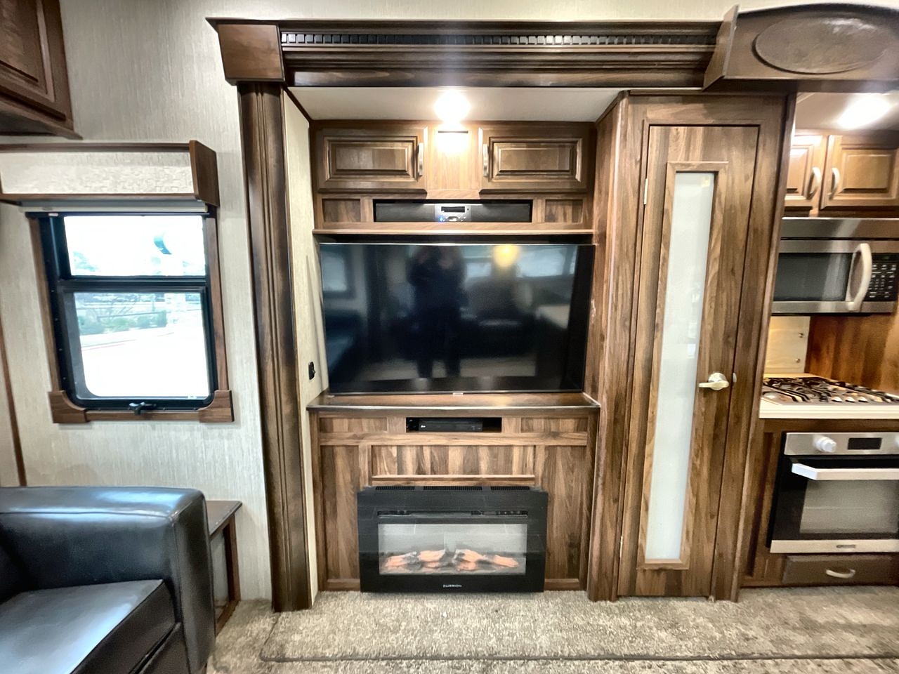 2019 COLUMBUS 383FB PALOMINO