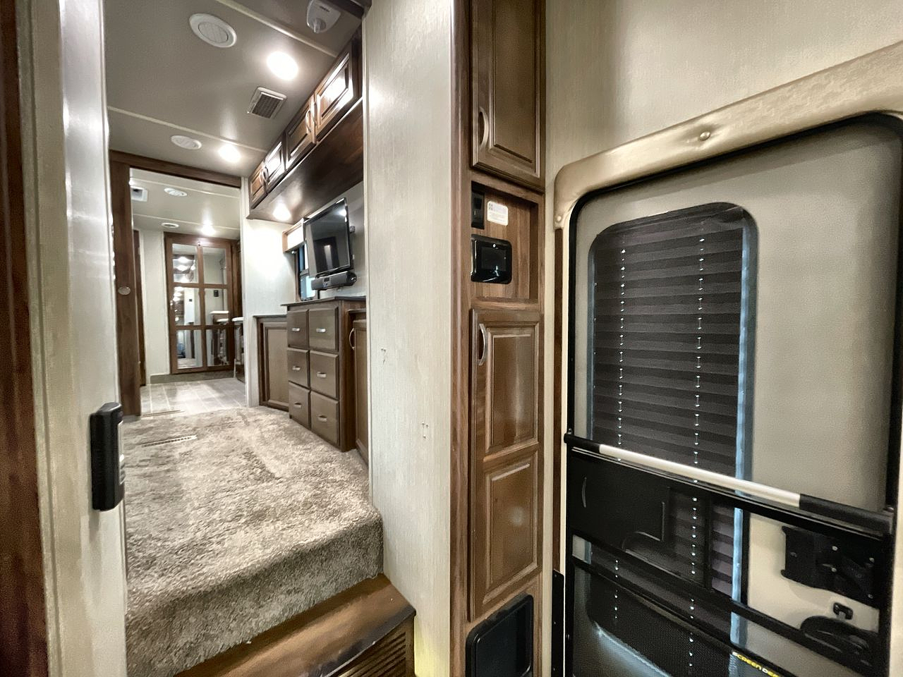 2019 COLUMBUS 383FB PALOMINO