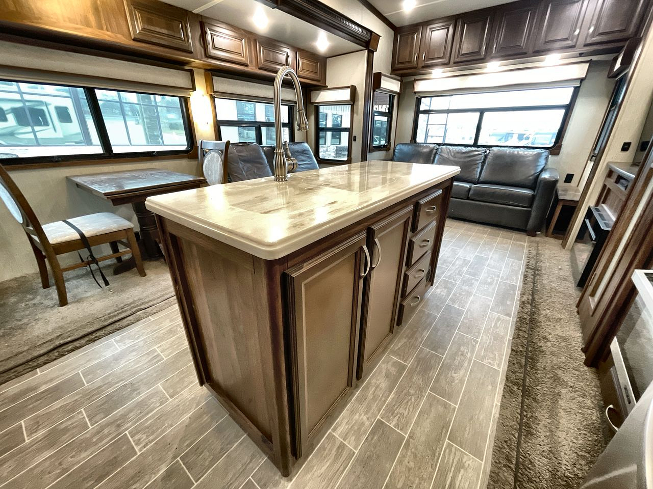 2019 COLUMBUS 383FB PALOMINO