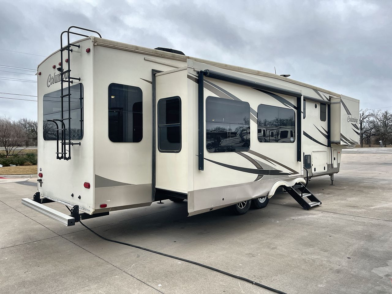 2019 COLUMBUS 383FB PALOMINO