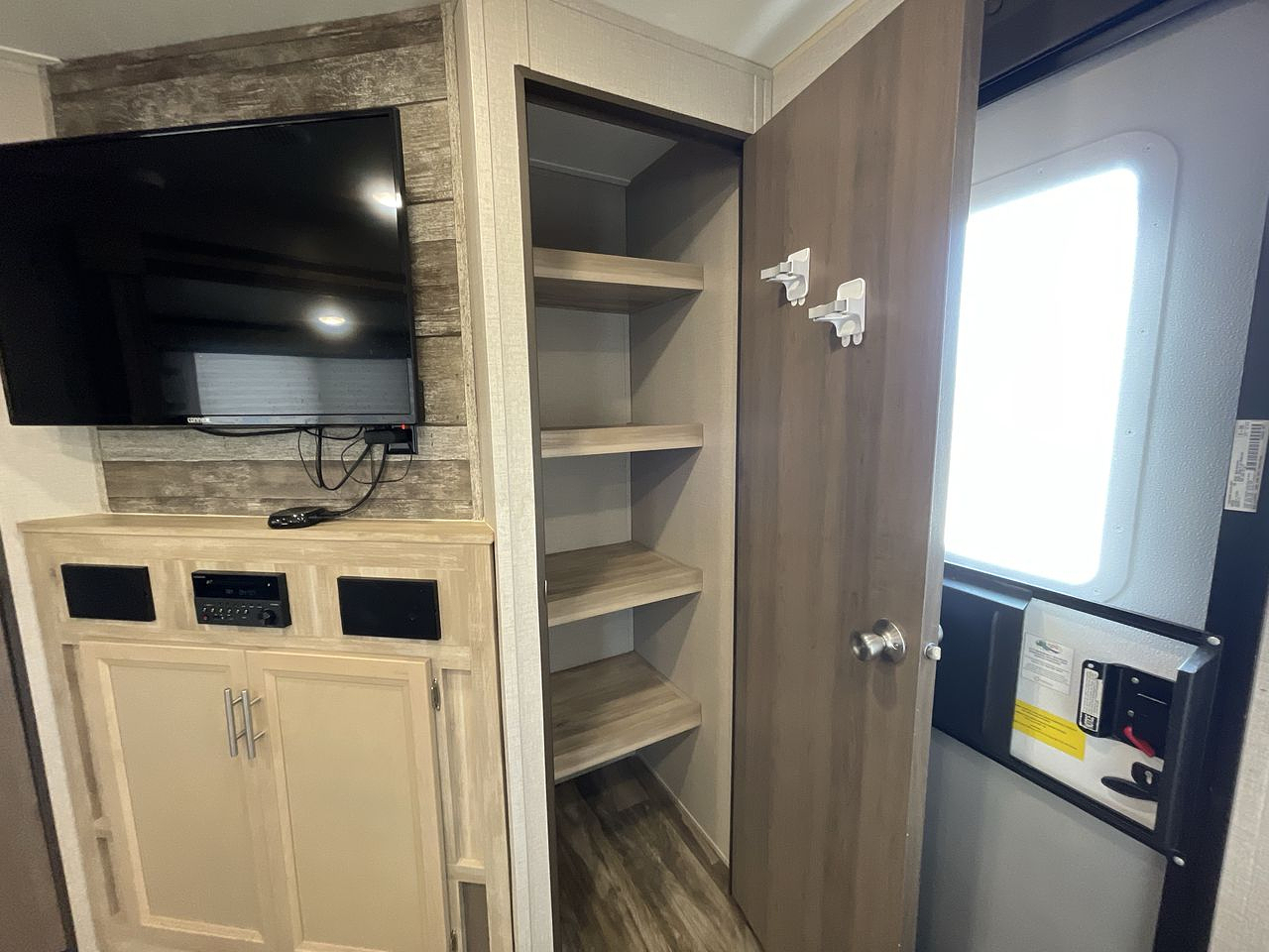 2020 COACHMEN CATALINA 303QBCK