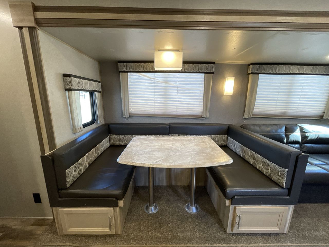 2020 COACHMEN CATALINA 303QBCK