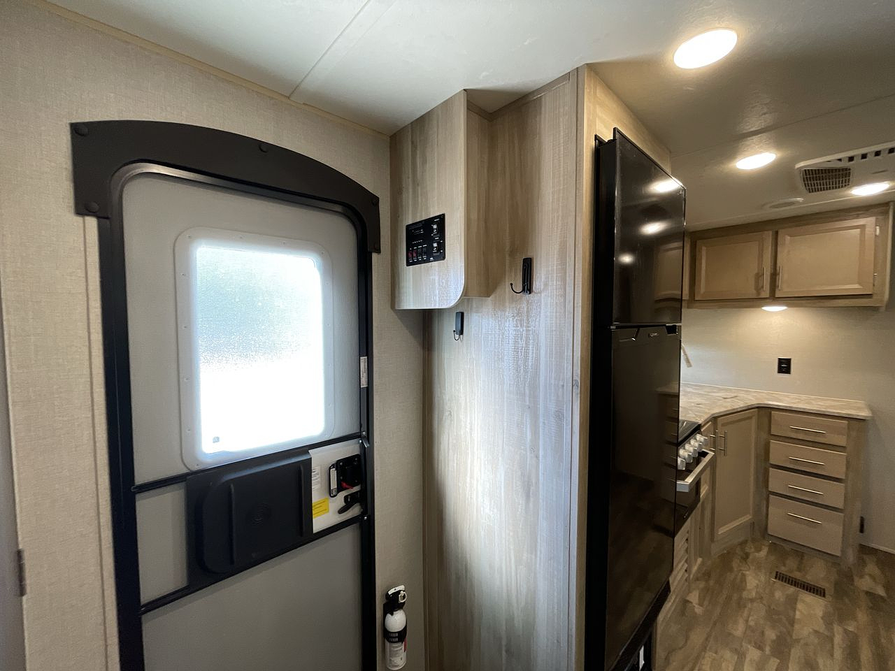 2020 COACHMEN CATALINA 303QBCK