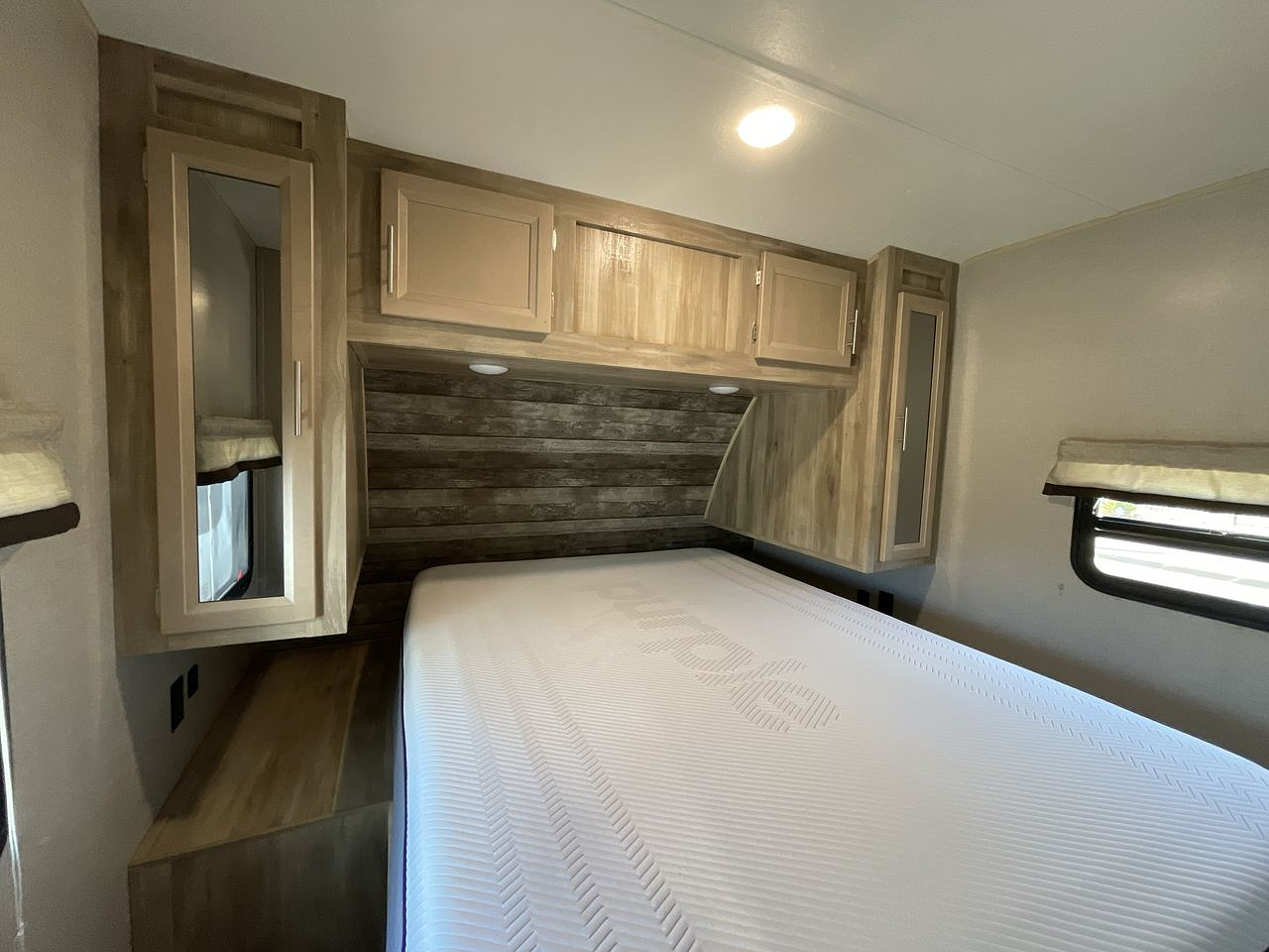 2020 COACHMEN CATALINA 303QBCK