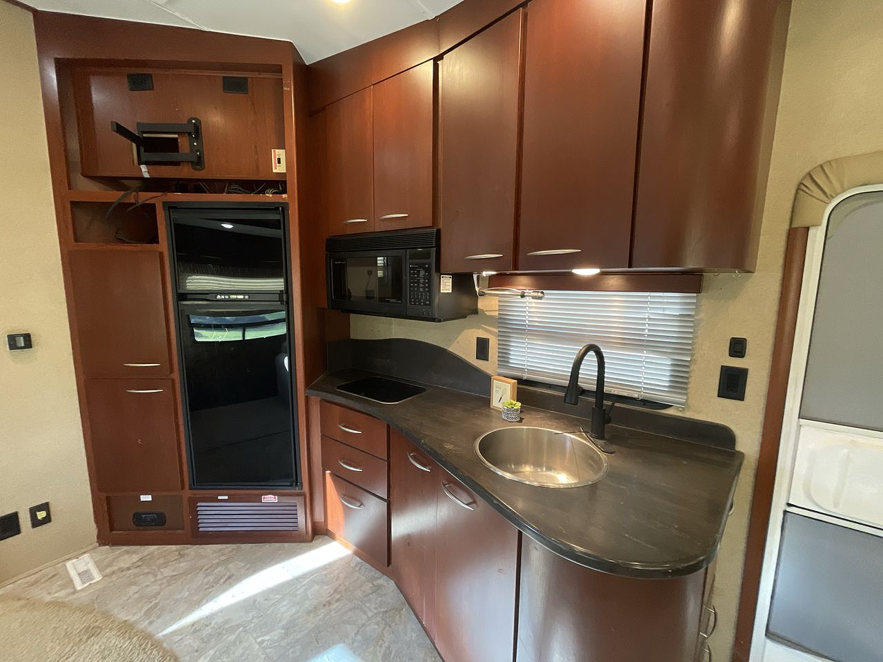 2008 DOMANI DF300