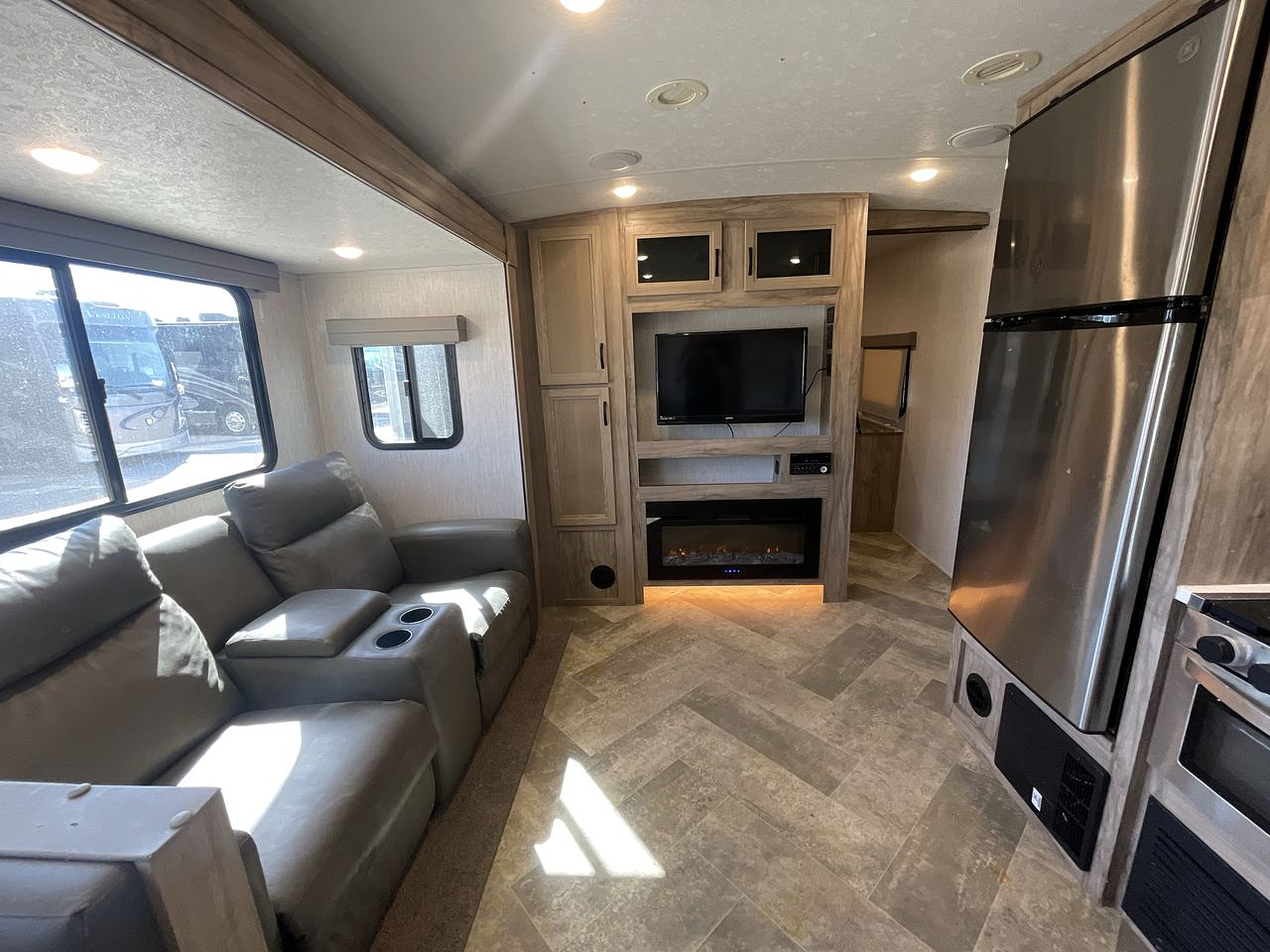 2022 PALOMINO SOLAIRE 320TSBH