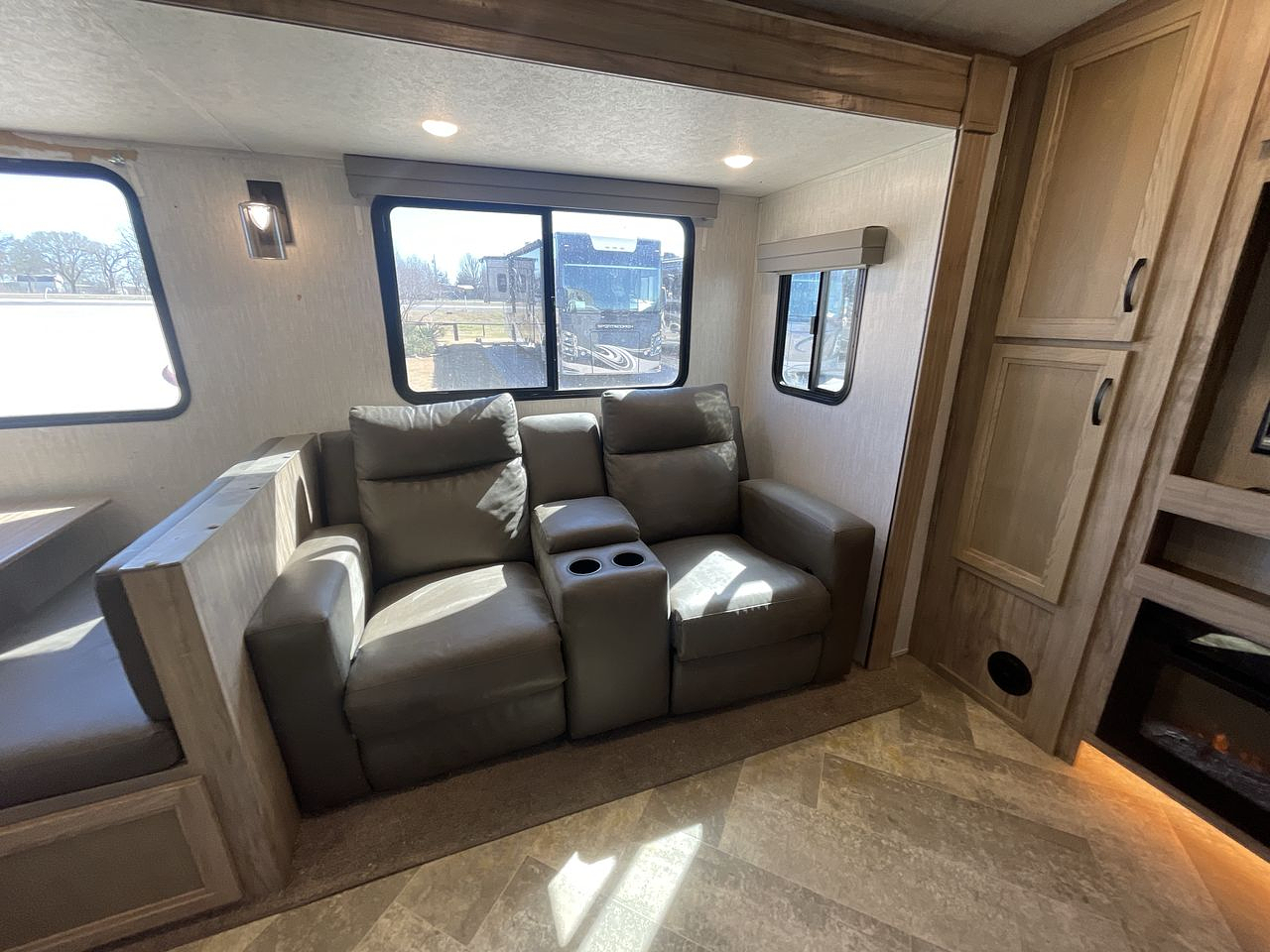 2022 PALOMINO SOLAIRE 320TSBH