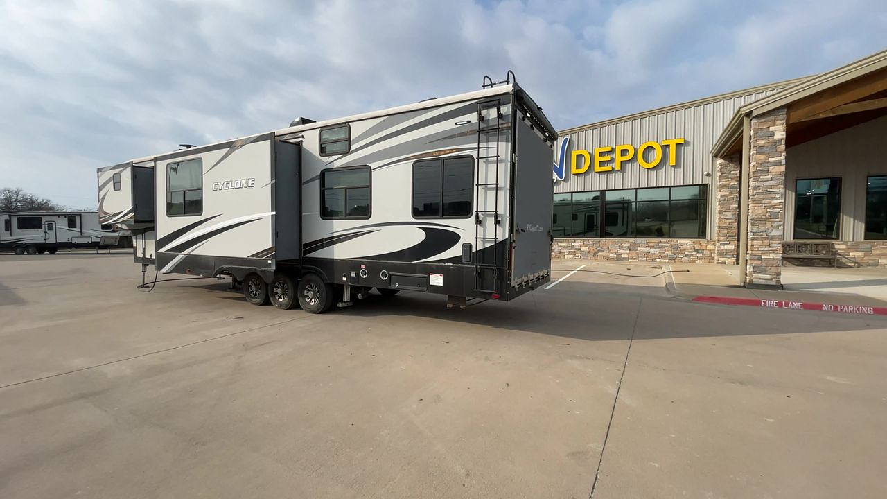 2017 HEARTLAND CYCLONE 4200