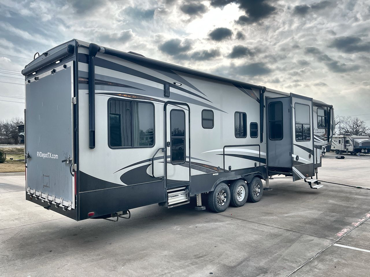 2017 HEARTLAND CYCLONE 4200