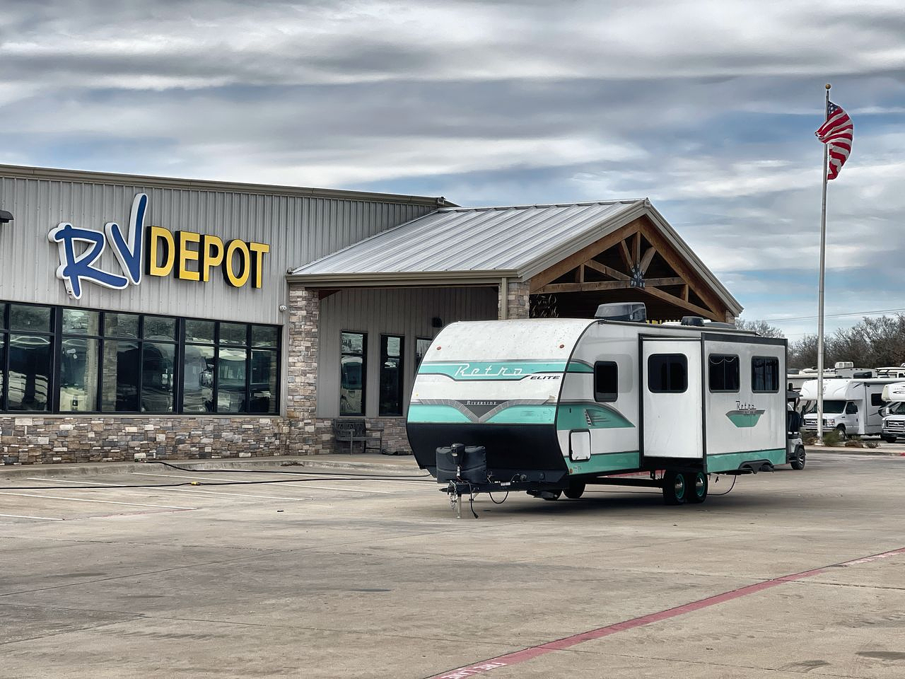 2023 RIVERSIDE RETRO 245RB