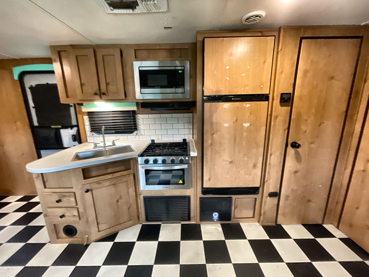 2023 RIVERSIDE RETRO 245RB