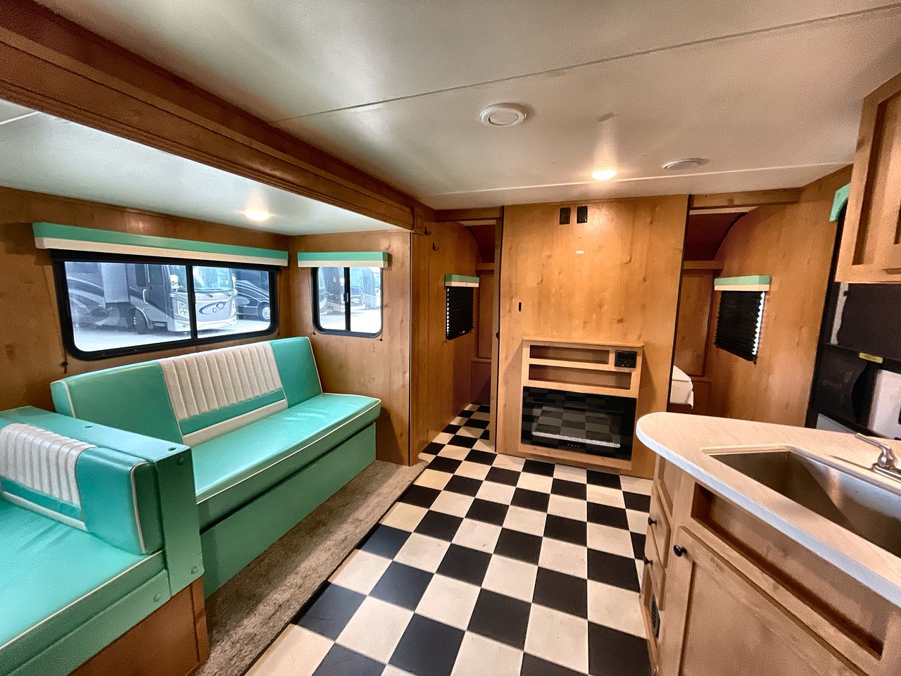 2023 RIVERSIDE RETRO 245RB