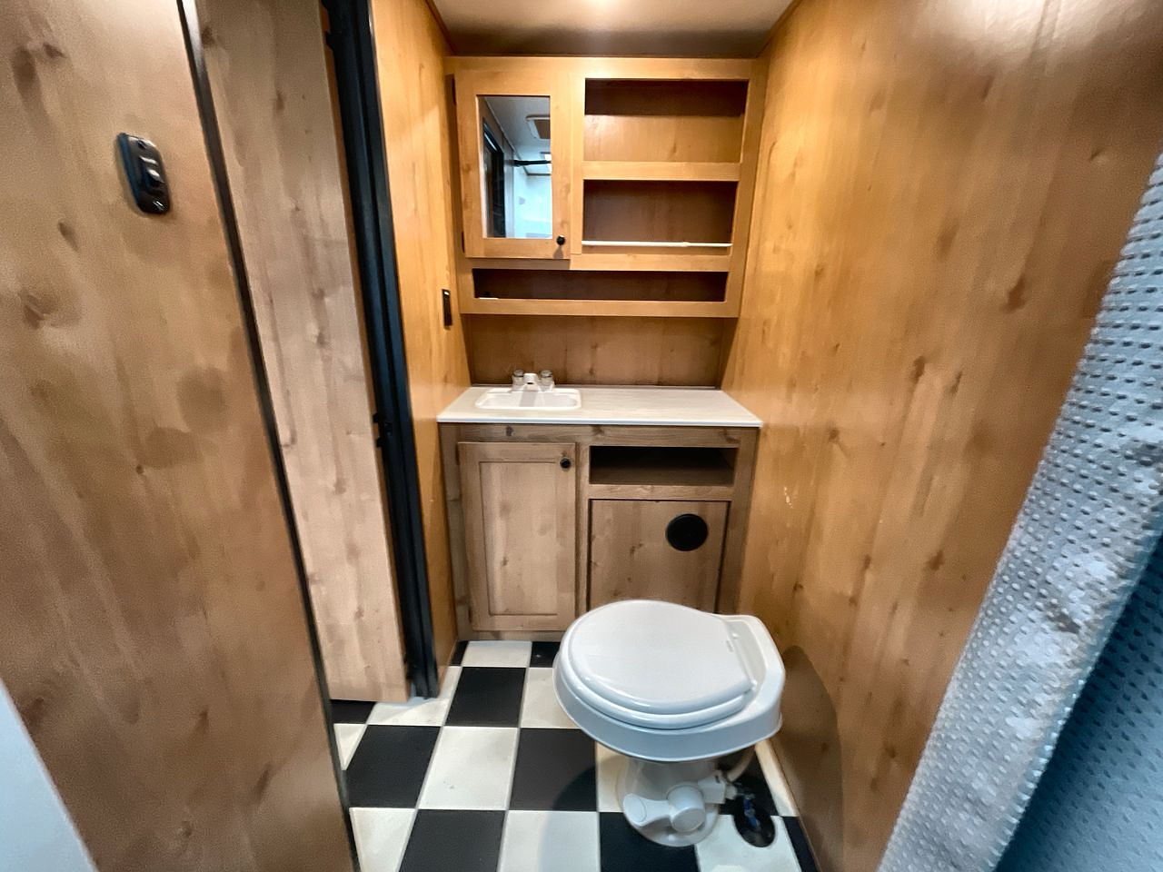 2023 RIVERSIDE RETRO 245RB