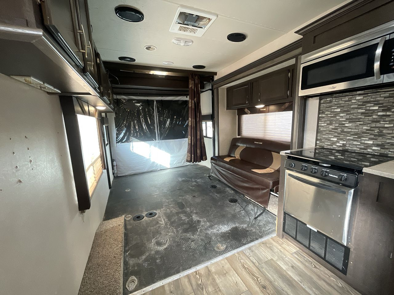 2018 FOREST RIVER SANDSTORM 271GSLR