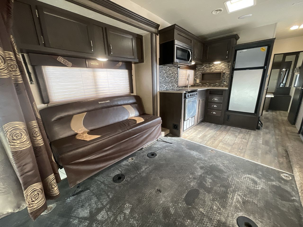 2018 FOREST RIVER SANDSTORM 271GSLR