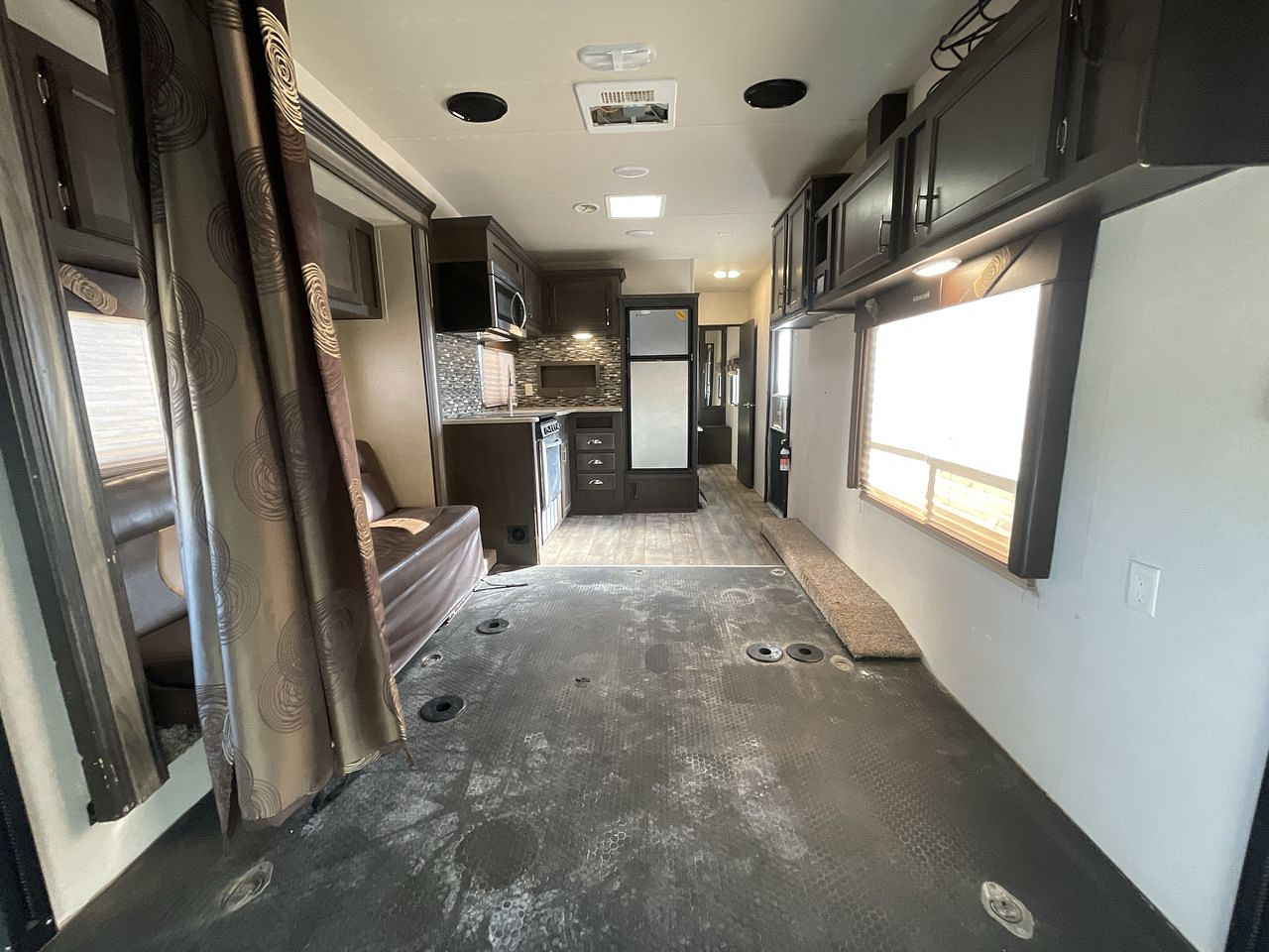 2018 FOREST RIVER SANDSTORM 271GSLR