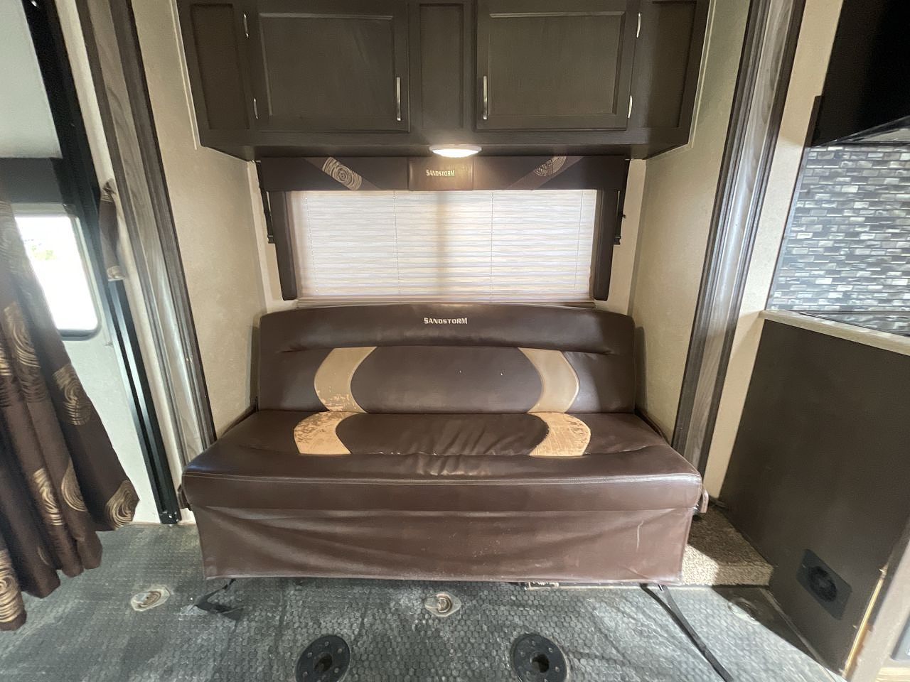 2018 FOREST RIVER SANDSTORM 271GSLR