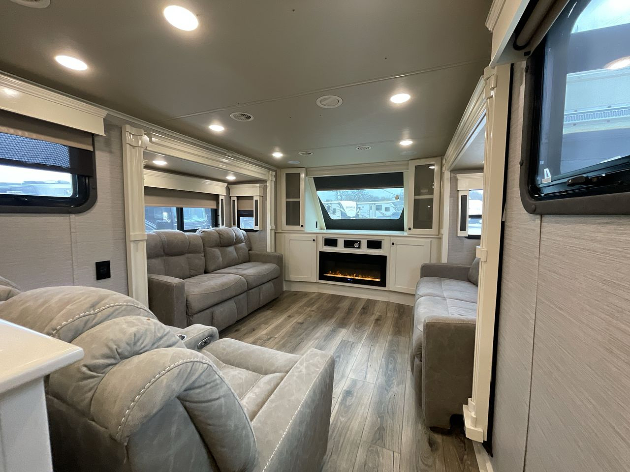 2022 VANLEIGH VILANO 377FL