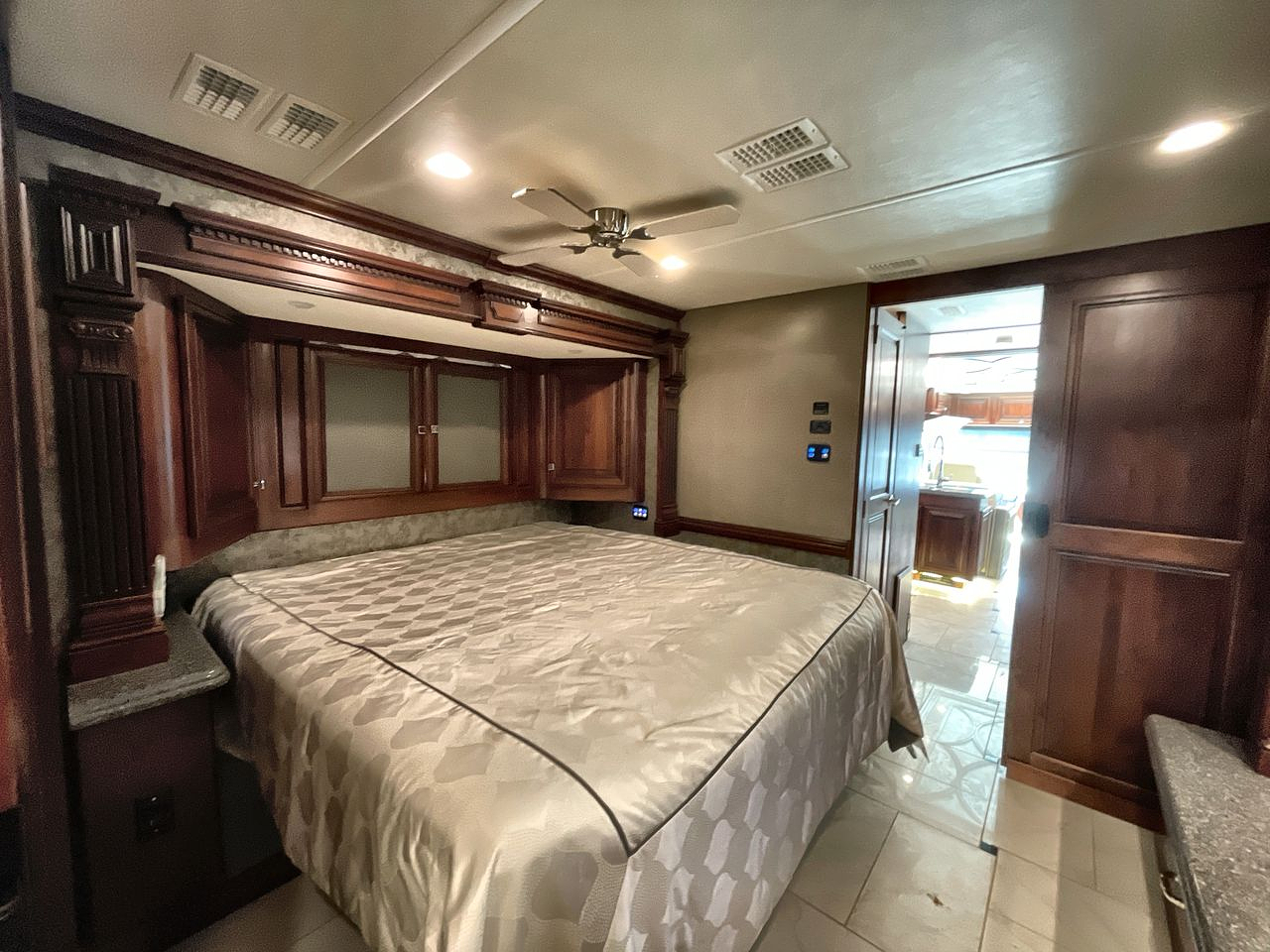 2015 MONACO DYNASTY 45P