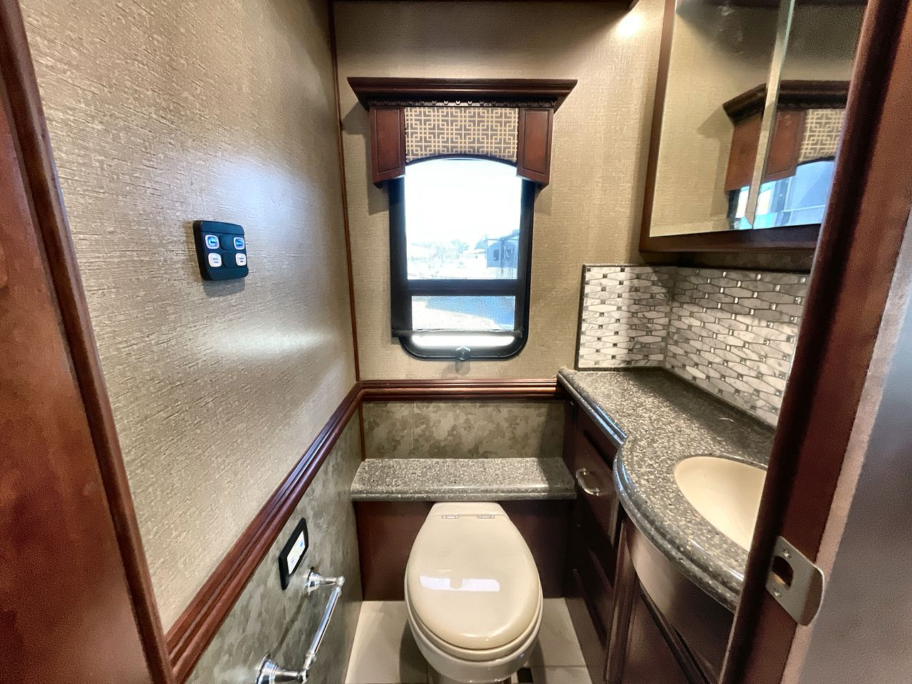 2015 MONACO DYNASTY 45P