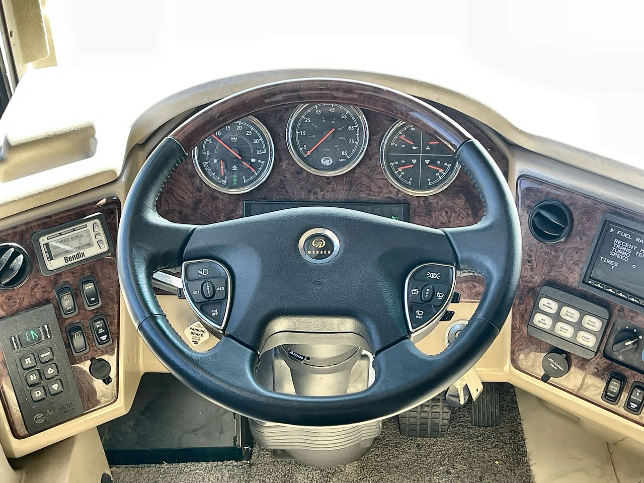 2015 MONACO DYNASTY 45P