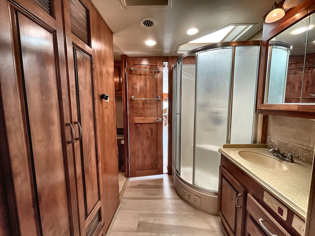 2011 HOLIDAY RAMBLER ENDEAVOR 43PDS