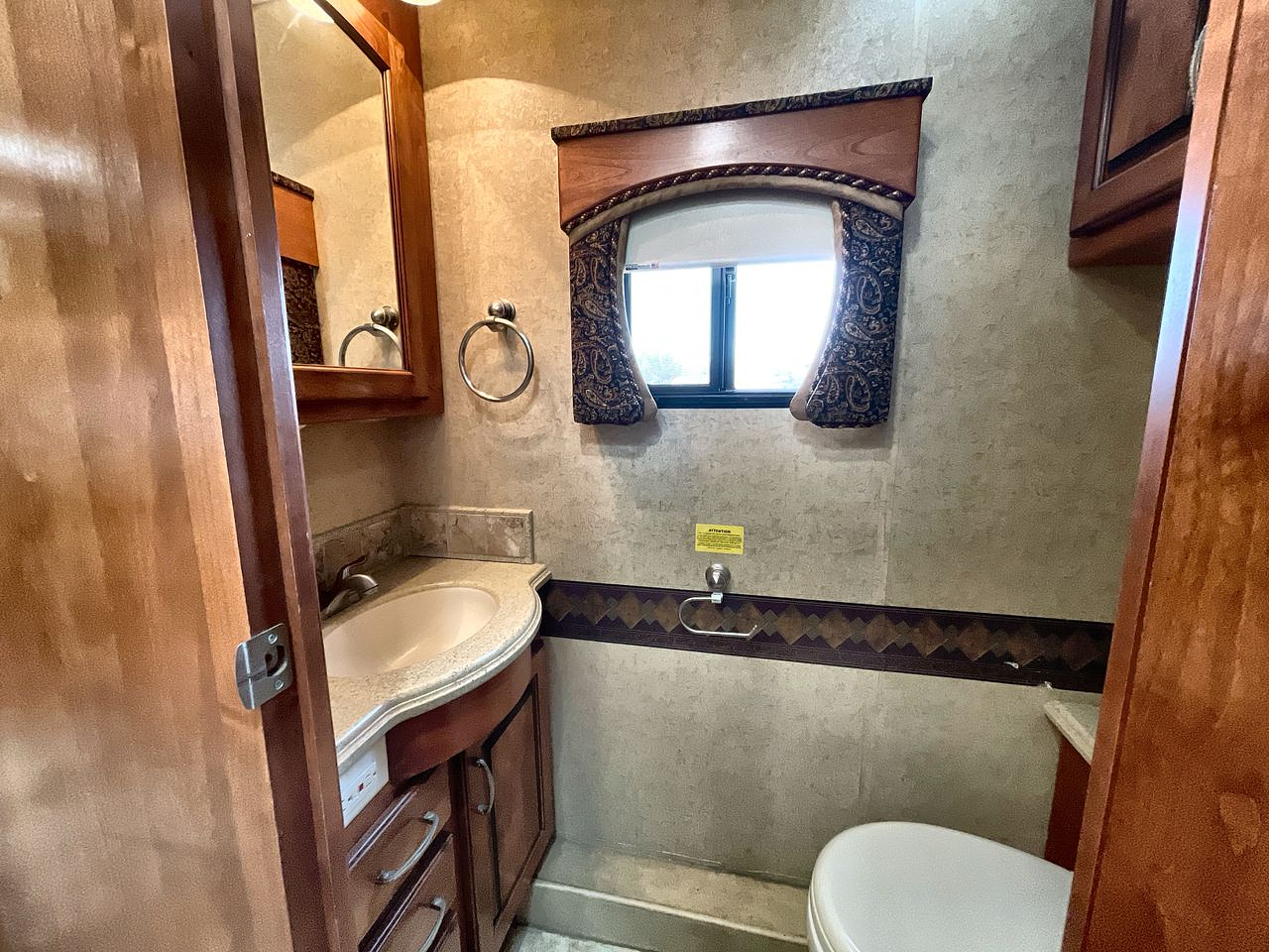 2011 HOLIDAY RAMBLER ENDEAVOR 43PDS