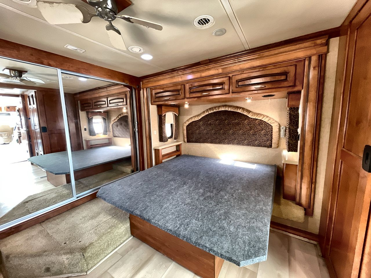 2011 HOLIDAY RAMBLER ENDEAVOR 43PDS