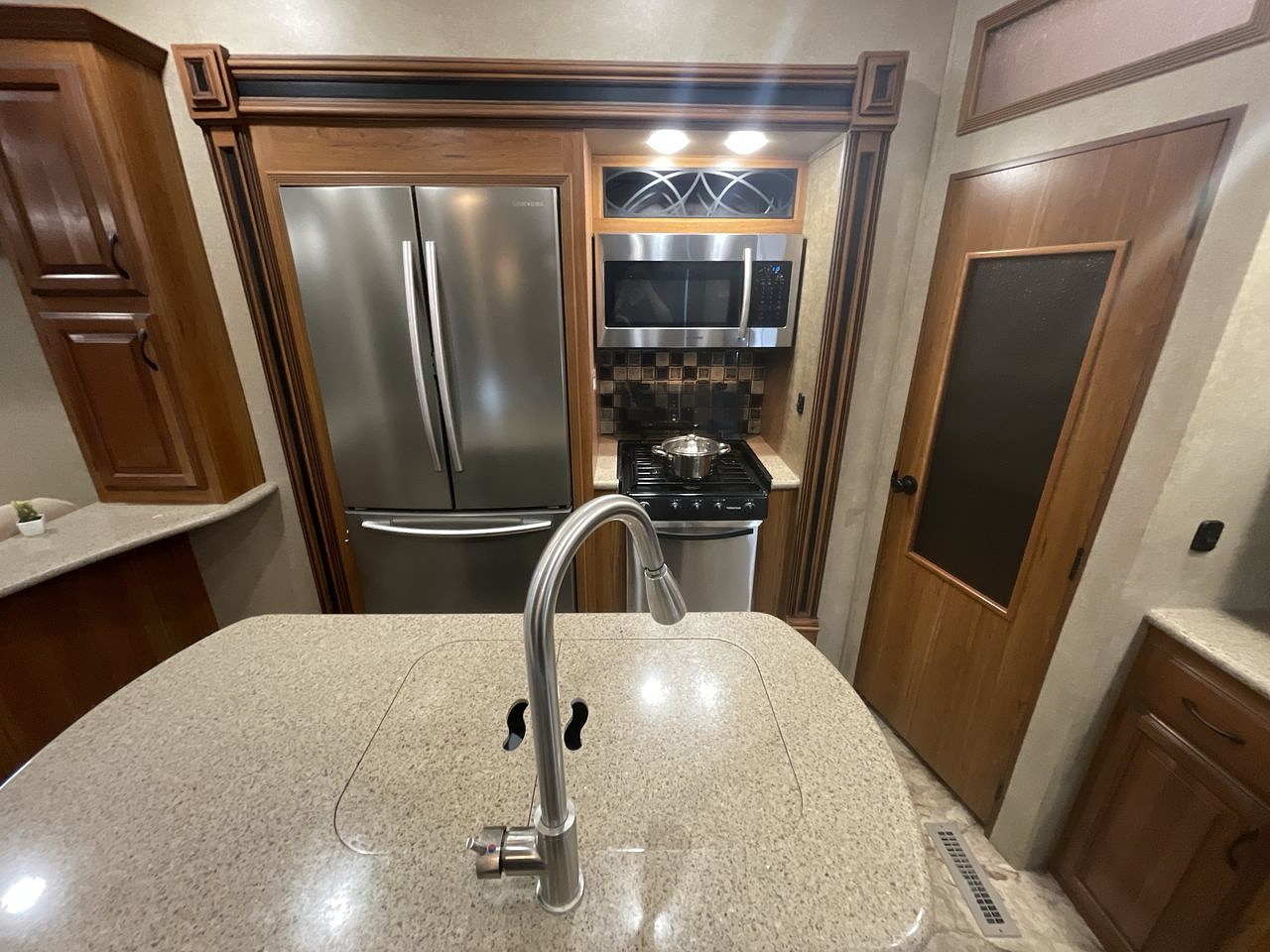 2016 STARCRAFT SOLSTICE 377RDEN