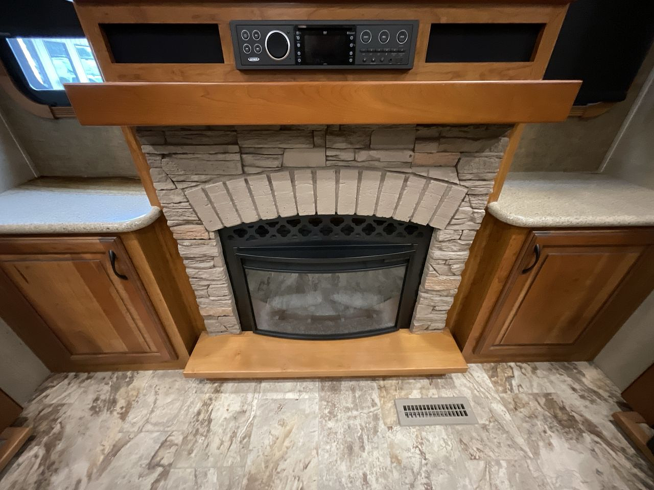 2016 STARCRAFT SOLSTICE 377RDEN