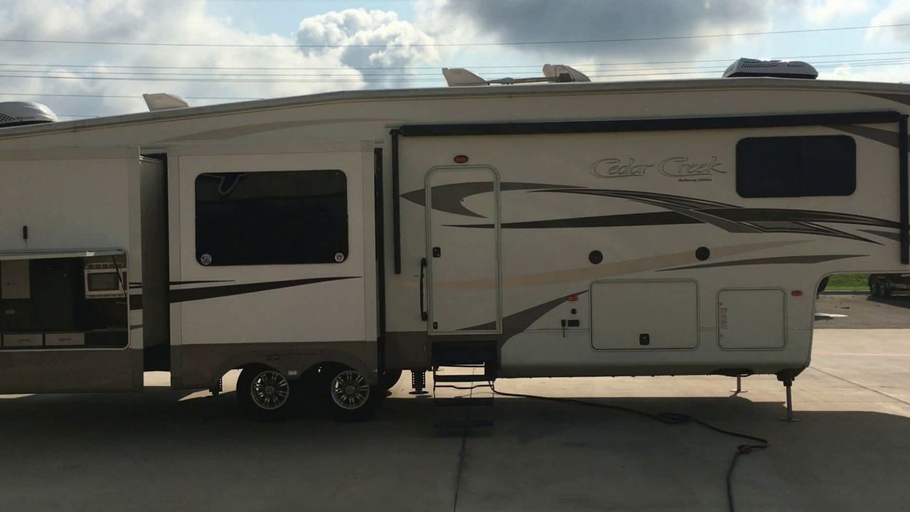 2015 FOREST RIVER CEDAR CREEK 38RD