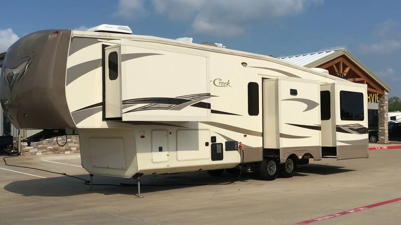 2015 FOREST RIVER CEDAR CREEK 38RD