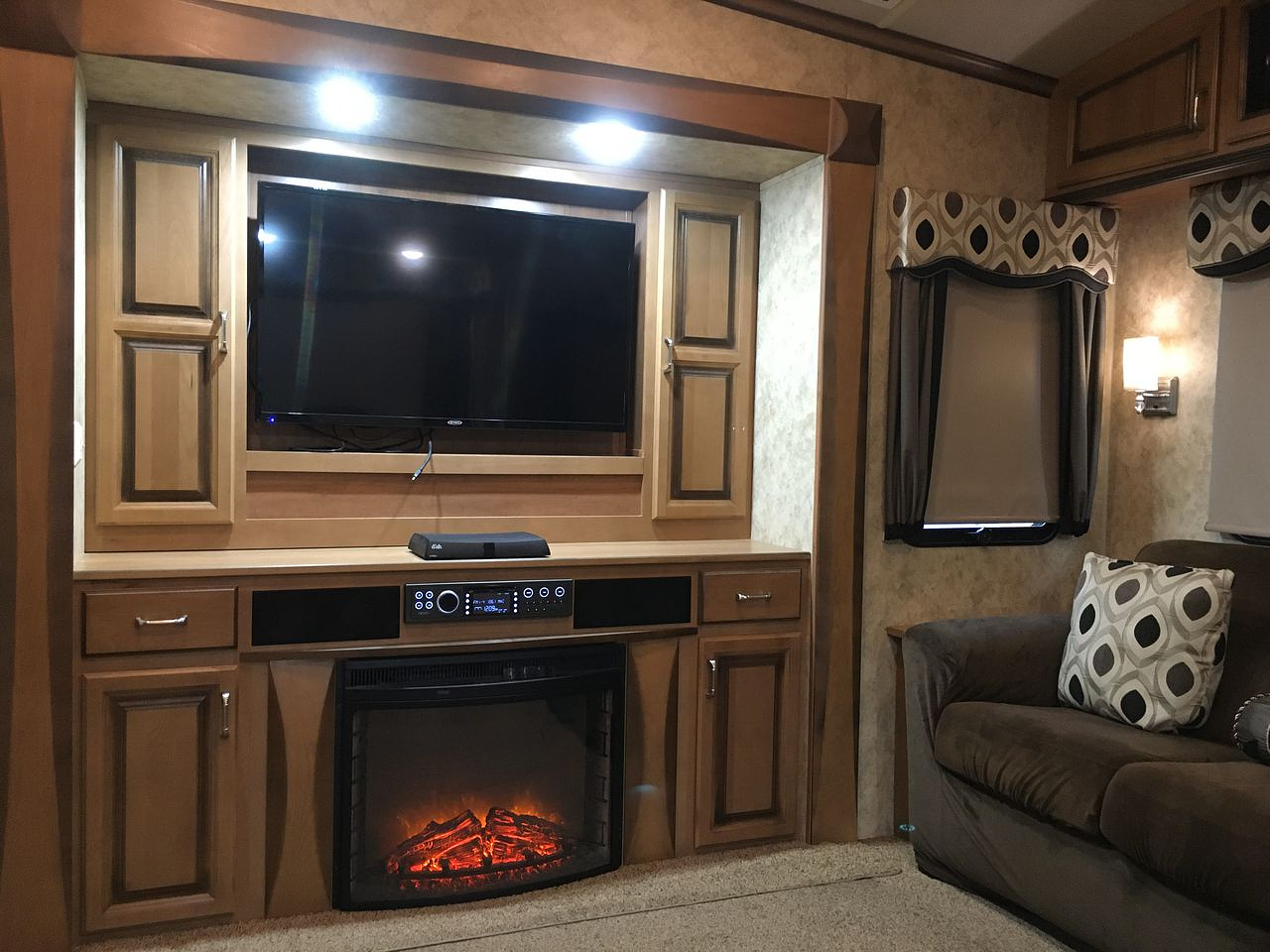 2015 FOREST RIVER CEDAR CREEK 38RD