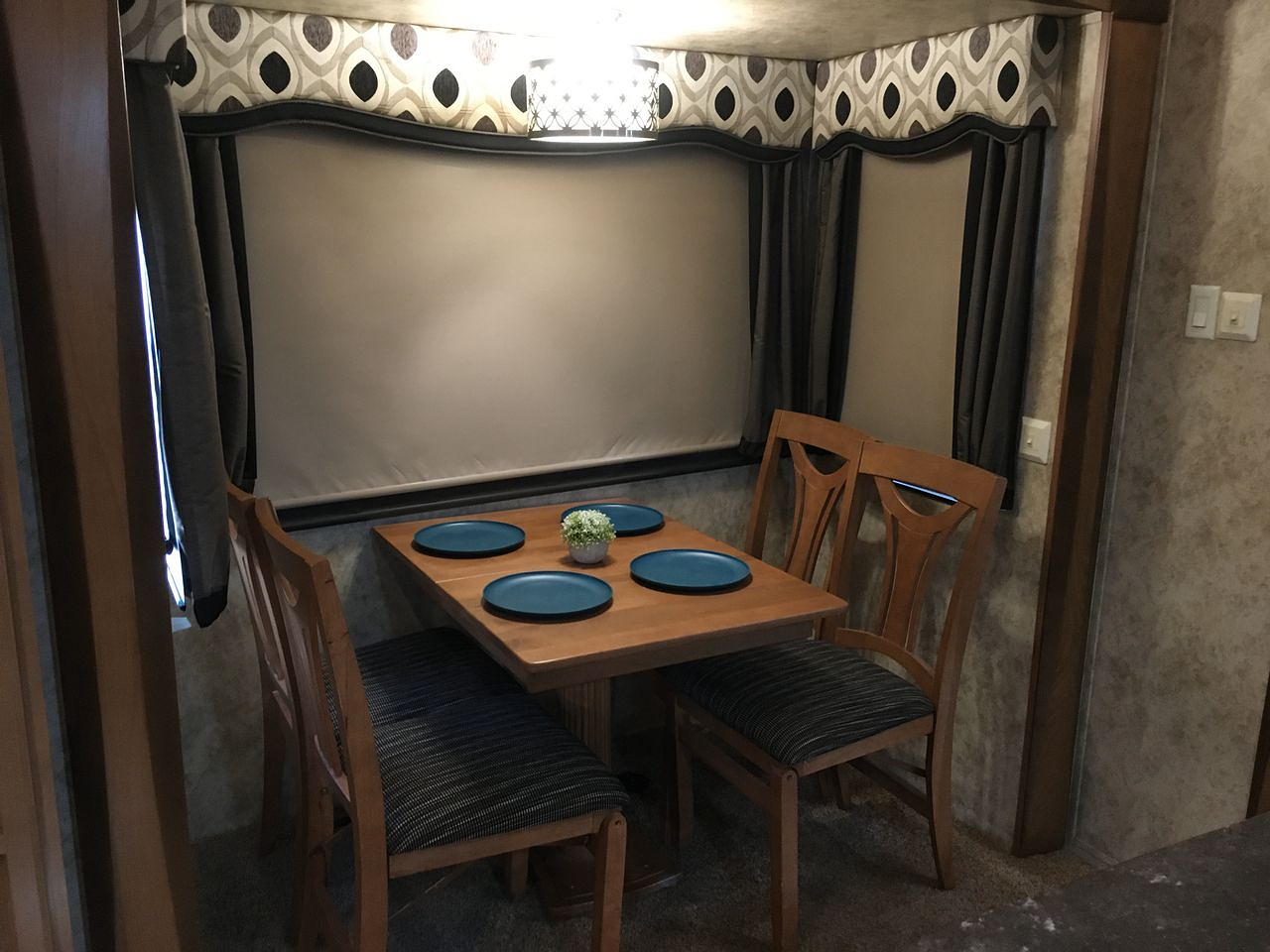 2015 FOREST RIVER CEDAR CREEK 38RD