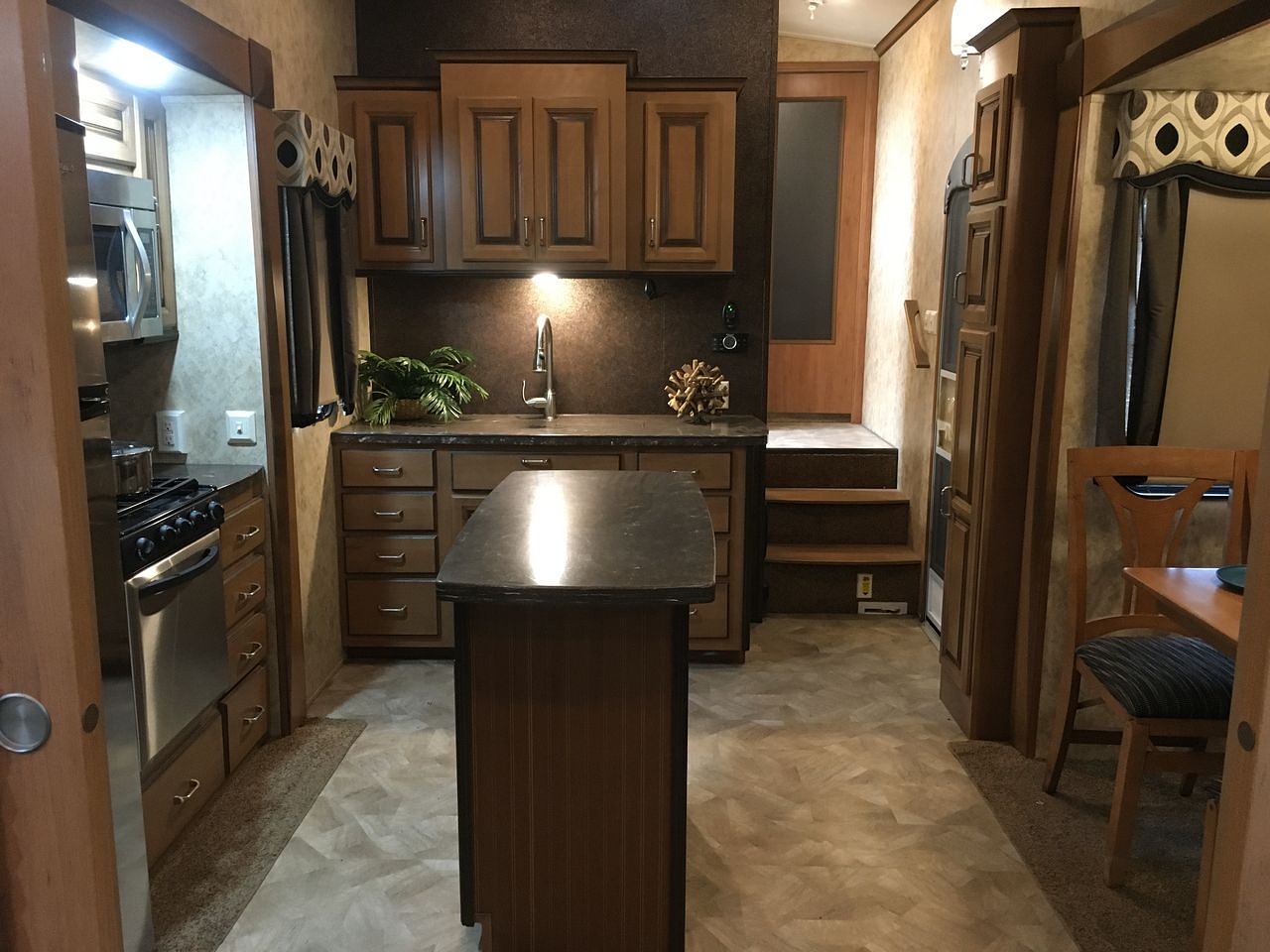 2015 FOREST RIVER CEDAR CREEK 38RD