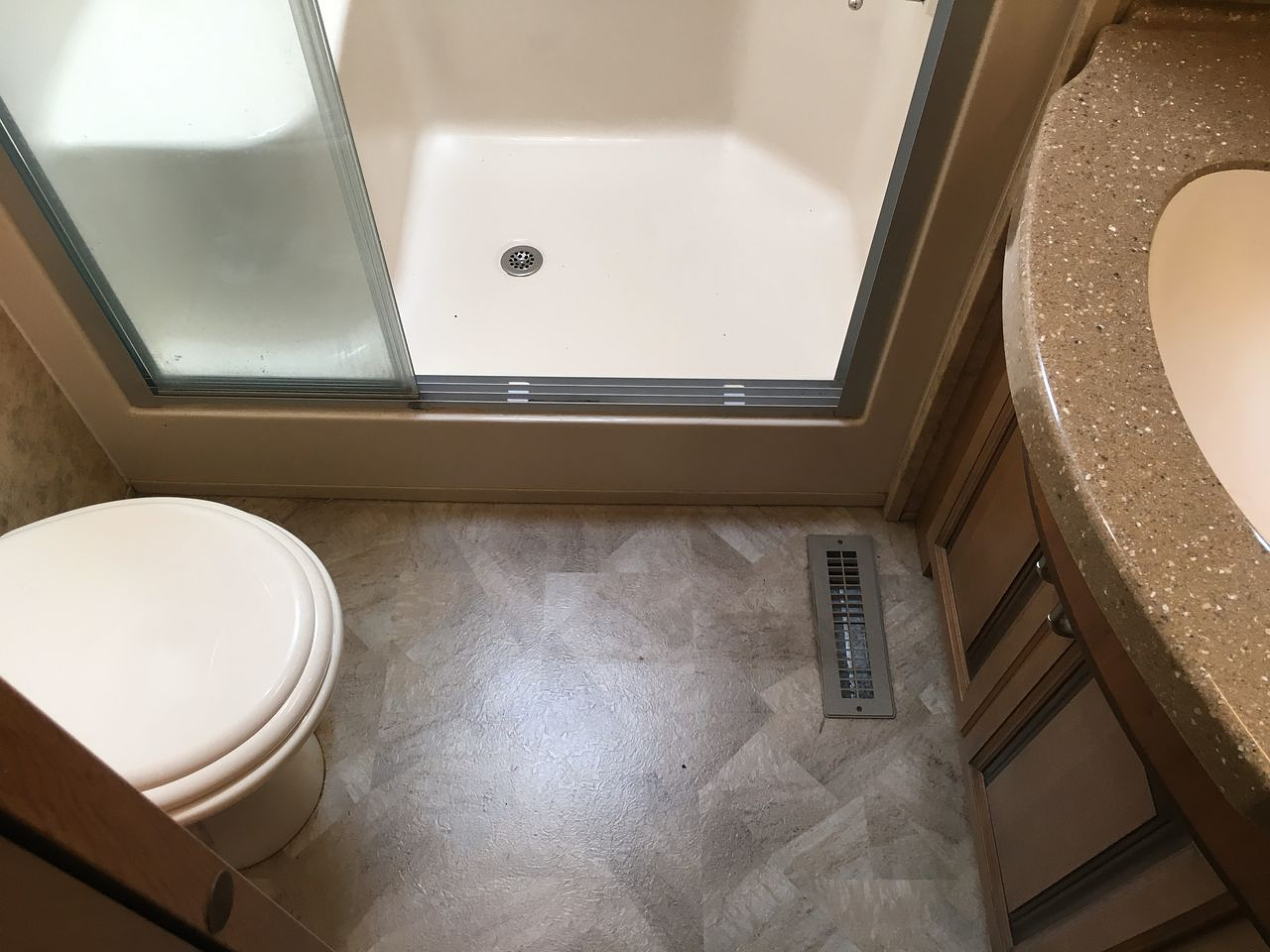 2015 FOREST RIVER CEDAR CREEK 38RD