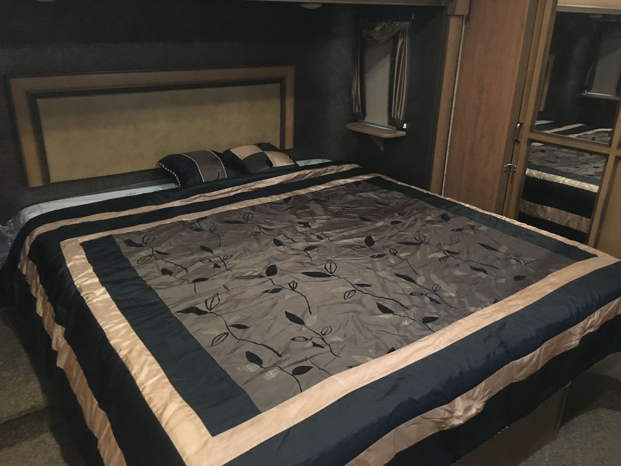 2015 FOREST RIVER CEDAR CREEK 38RD