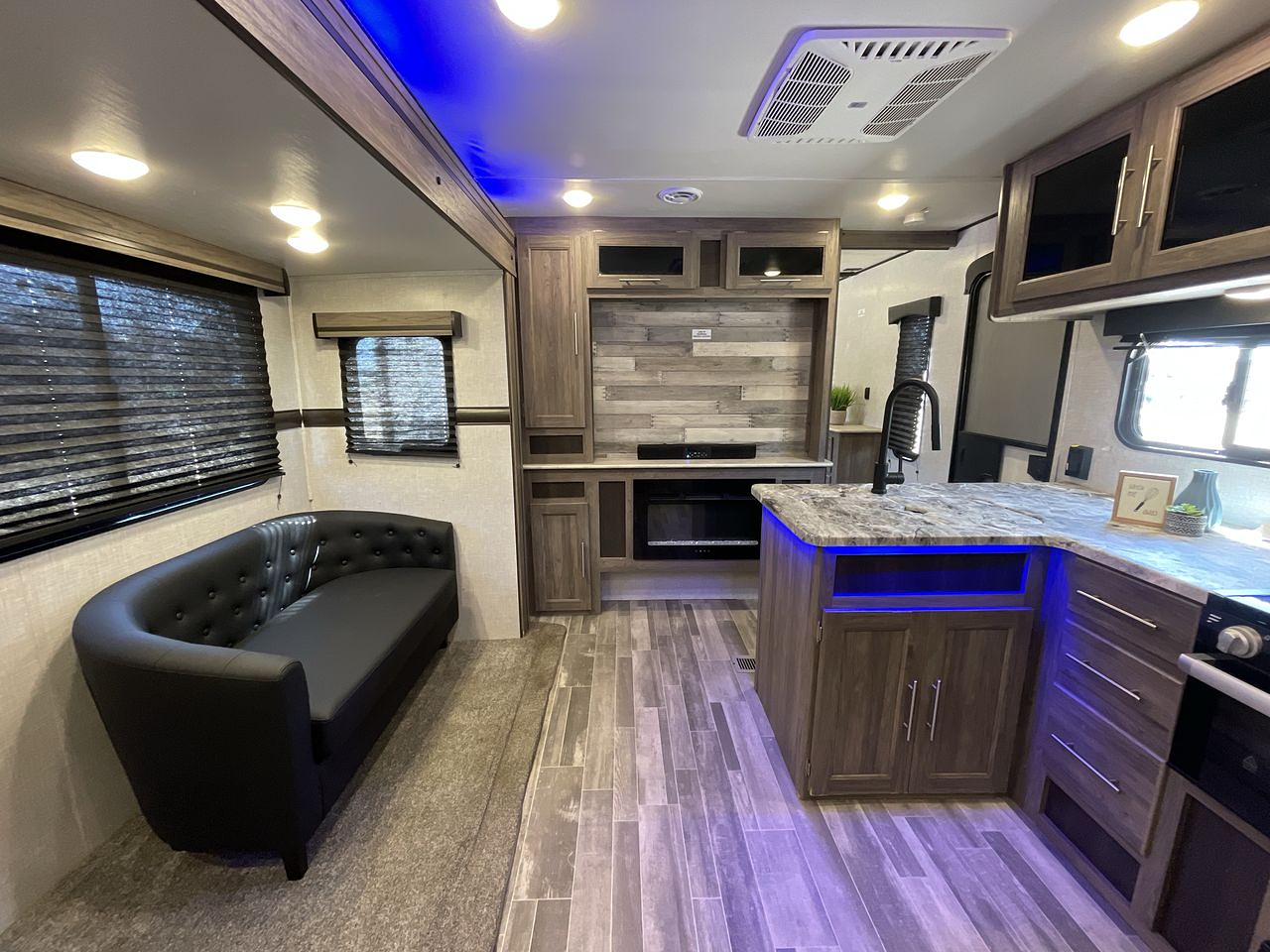 2023 CROSSROADS ZINGER 340BH
