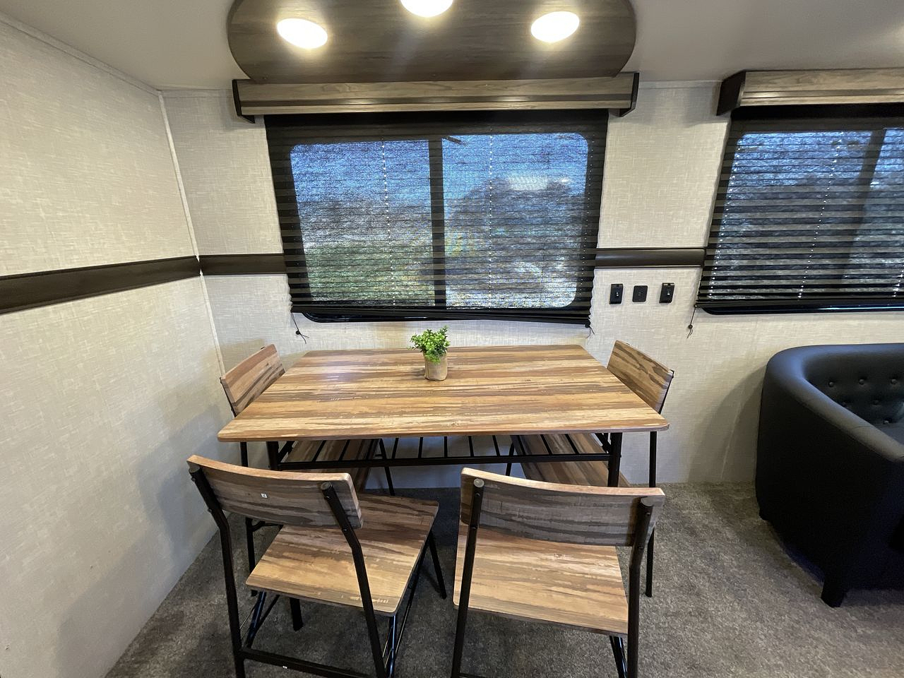 2023 CROSSROADS ZINGER 340BH