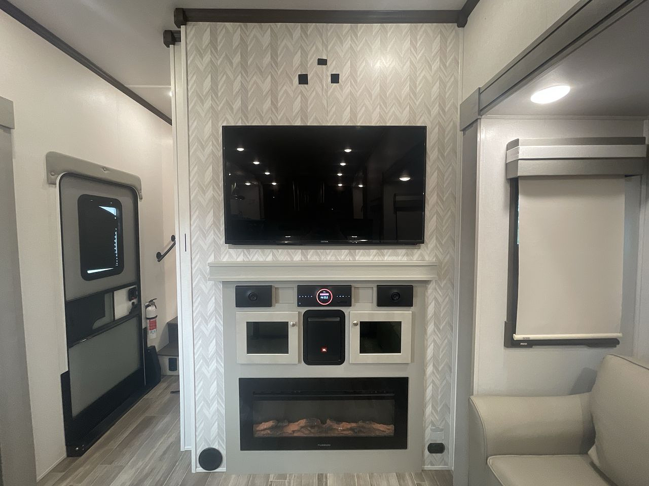 2022 FOREST RIVER COLUMBUS 1492 388FK