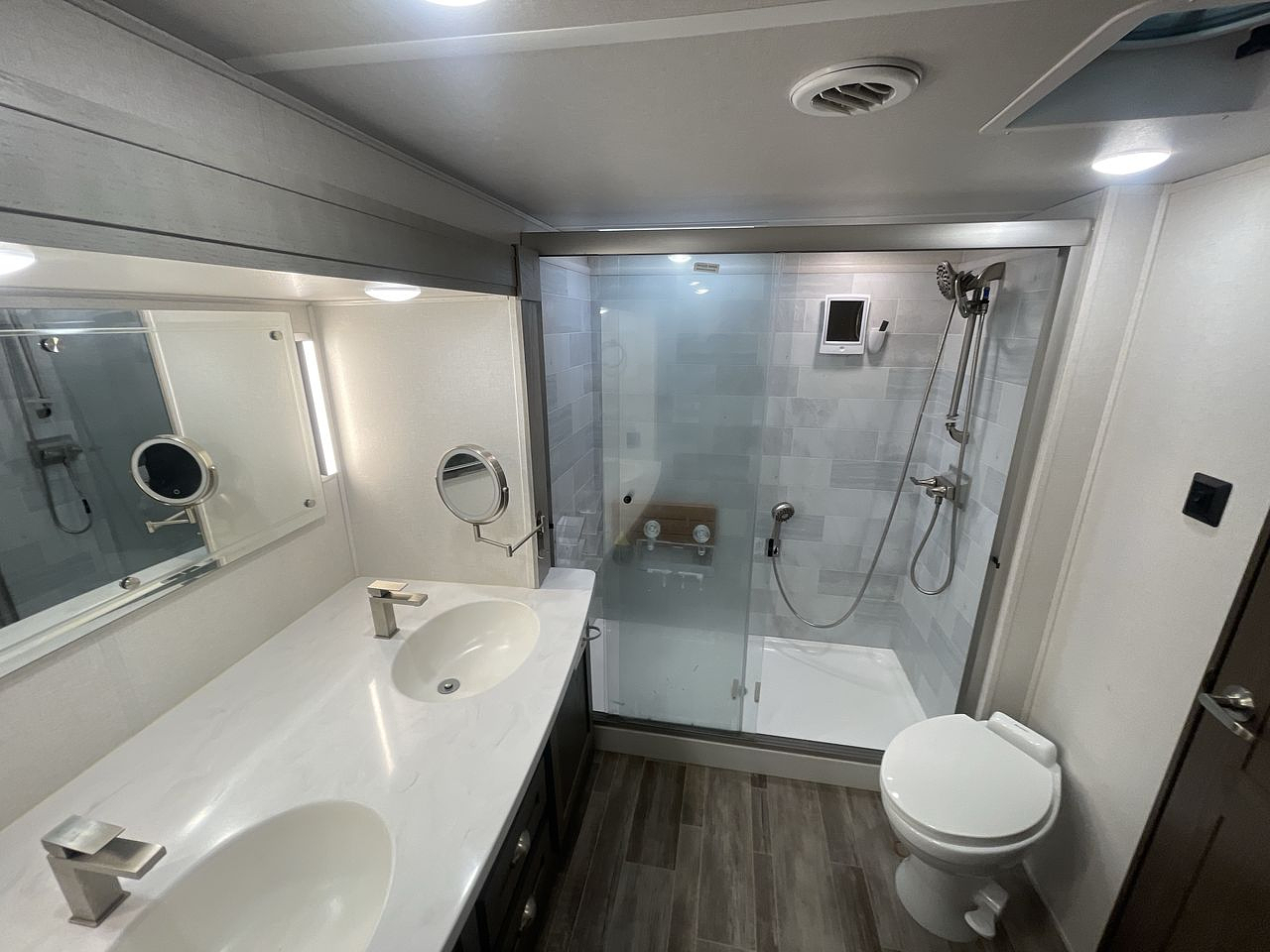 2022 FOREST RIVER COLUMBUS 1492 388FK