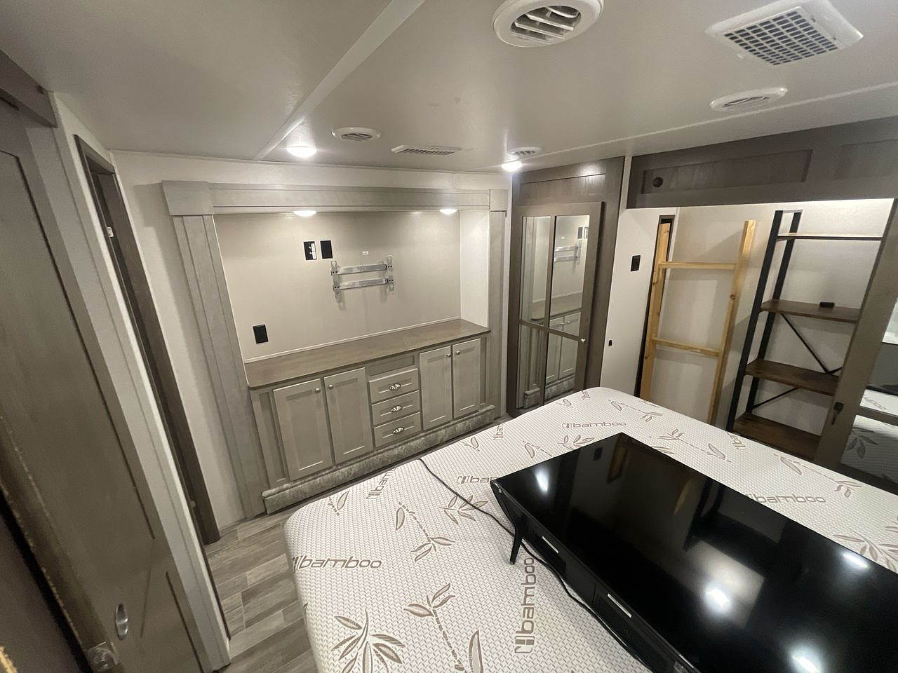 2022 FOREST RIVER COLUMBUS 1492 388FK