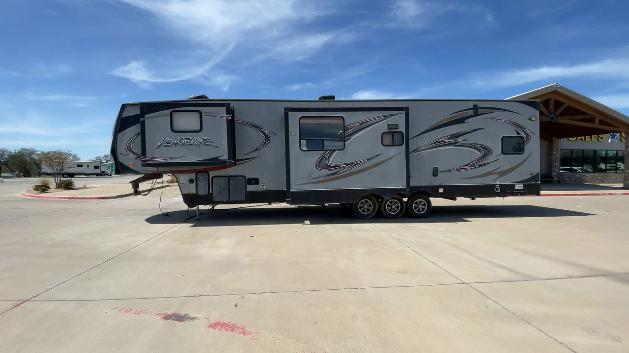 2015 FOREST RIVER VENGEANCE 378V