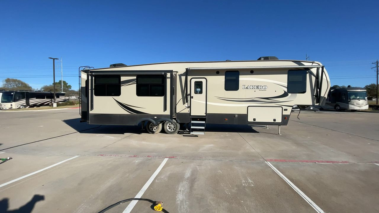 2019 KEYSTONE LAREDO 358BP