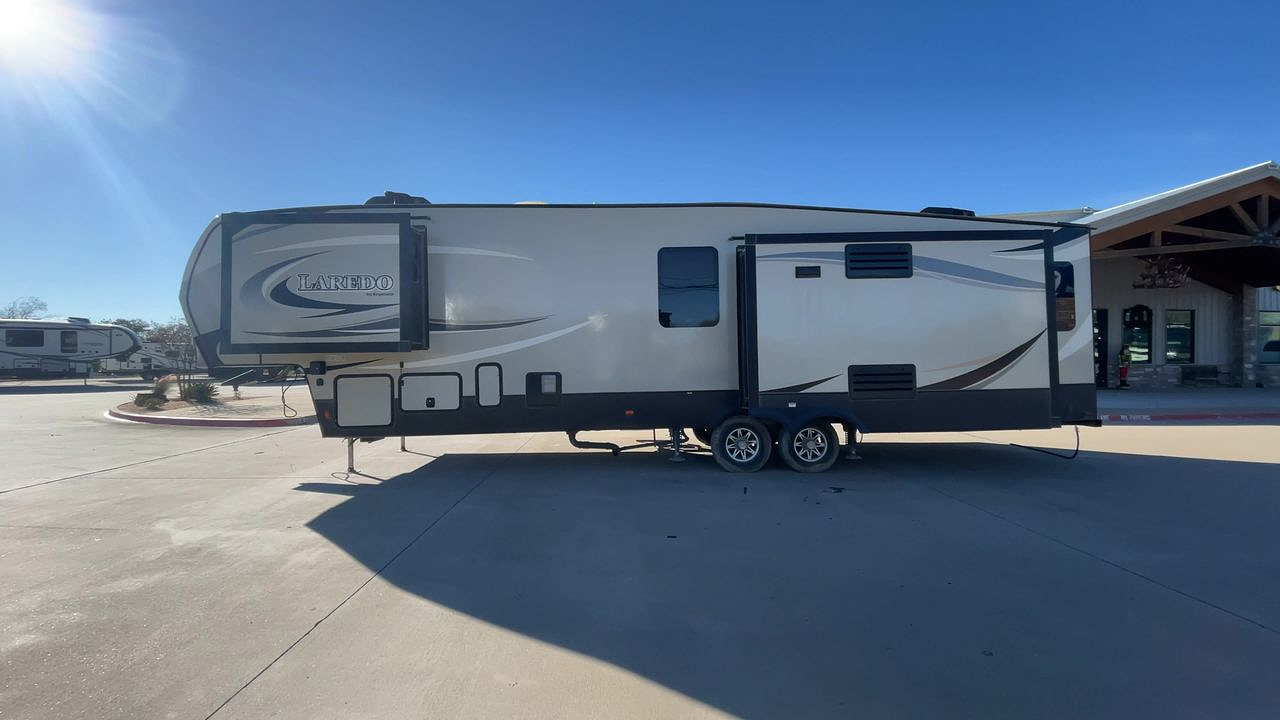 2019 KEYSTONE LAREDO 358BP