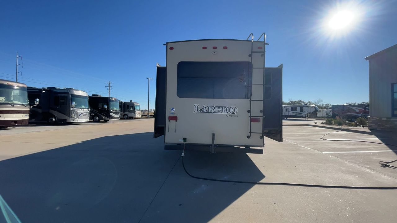 2019 KEYSTONE LAREDO 358BP