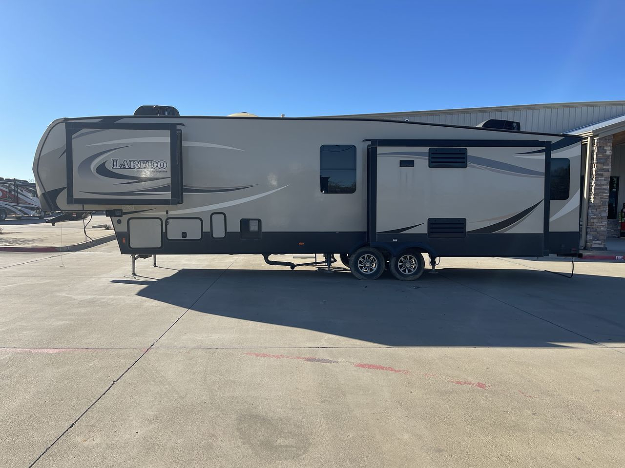 2019 KEYSTONE LAREDO 358BP