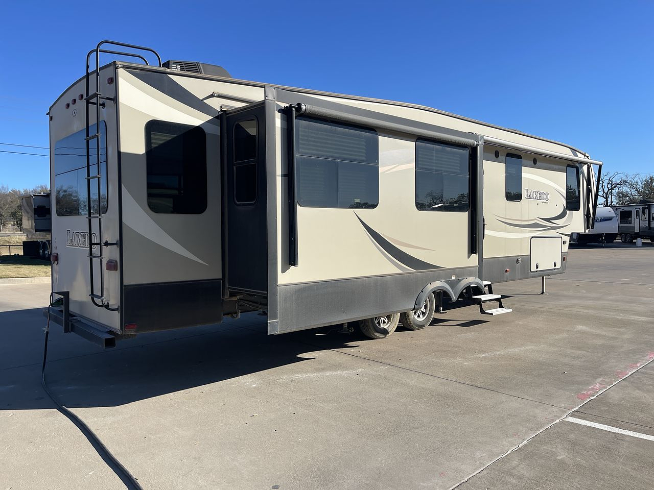 2019 KEYSTONE LAREDO 358BP