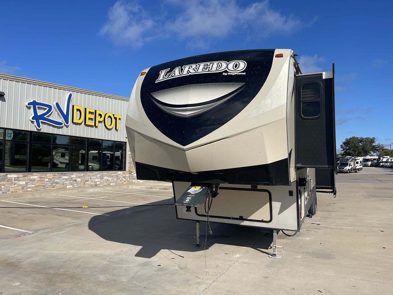 2019 KEYSTONE LAREDO 358BP